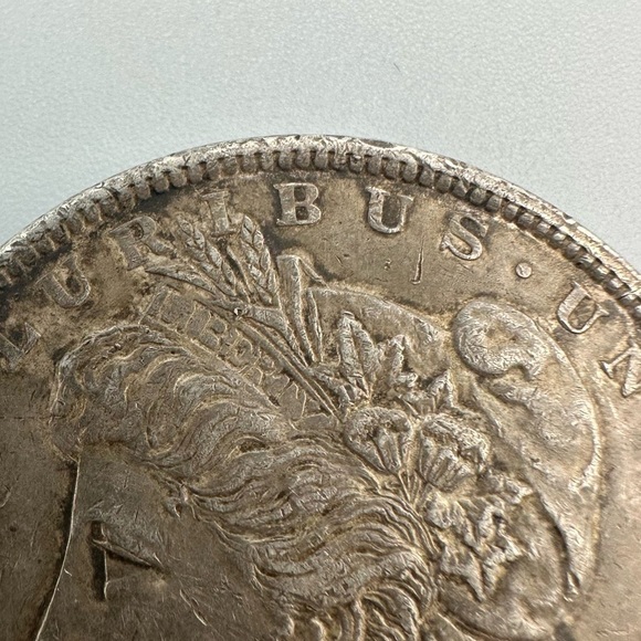 1897 Morgan Silver Dollar – 90% Silver – Philadelphia Mint – Vintage U.S. Coin - Picture 4 of 12